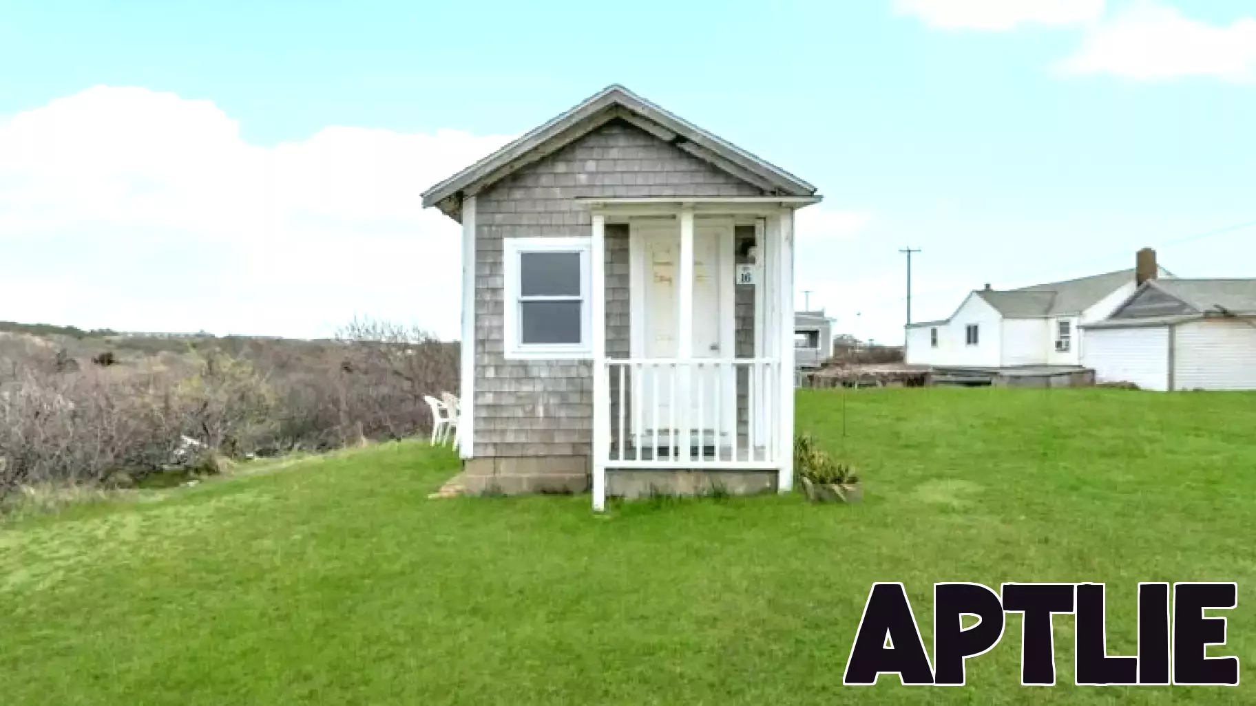 189-square-foot Cape Cod beach cottage lists for $295k