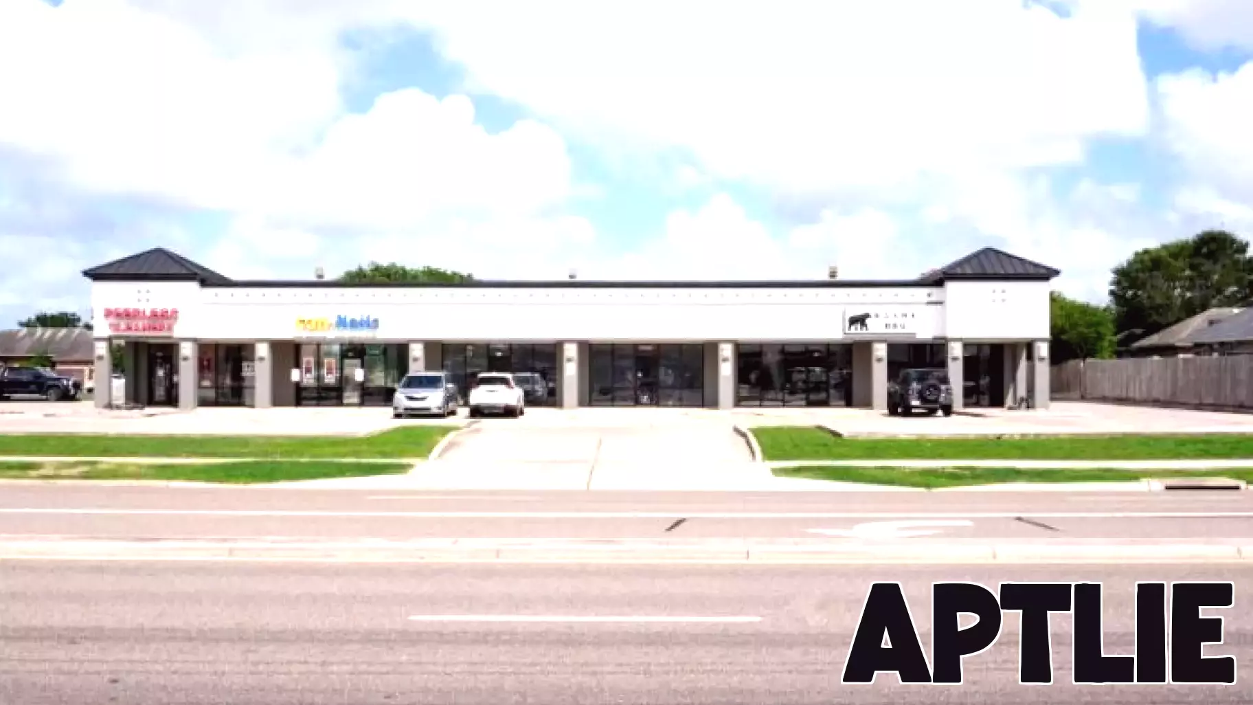 Cravey Real Estate Services brokers sale of 8,750-square-foot retail center in Corpus Christi